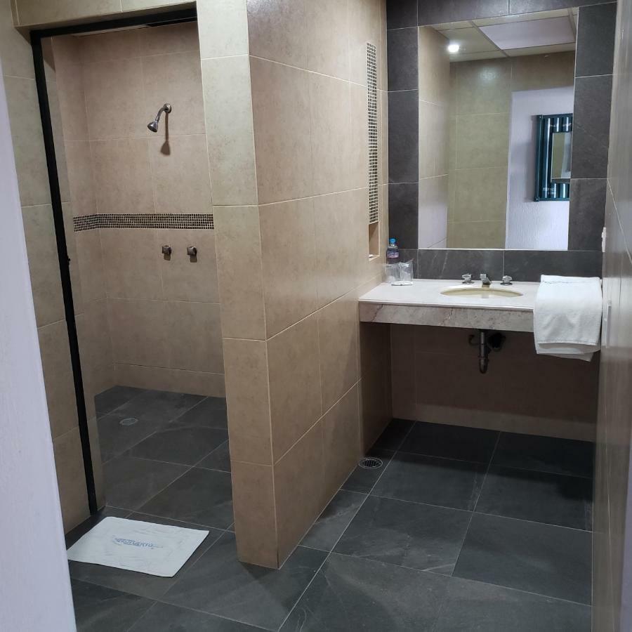 Hotel Aeropuerto Τολούκα Εξωτερικό φωτογραφία